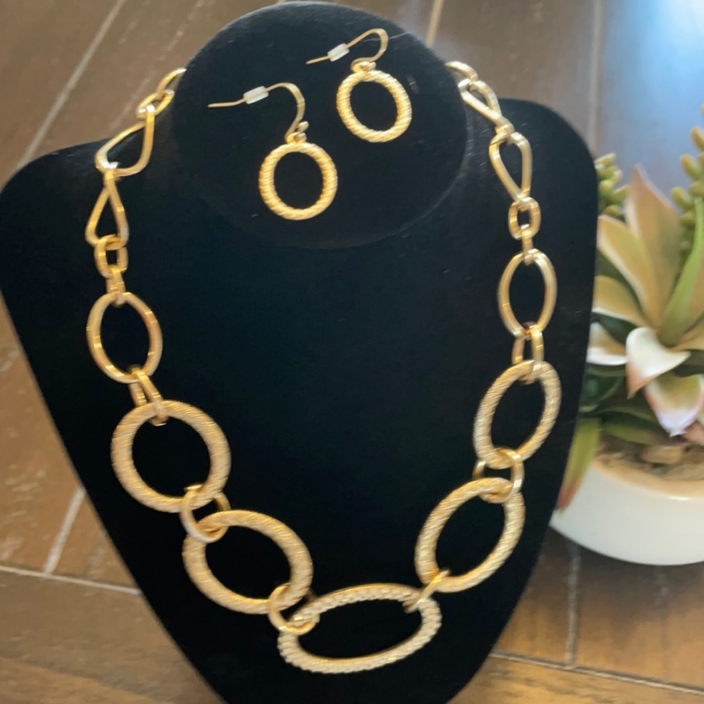 Gold chain necklace with earrings